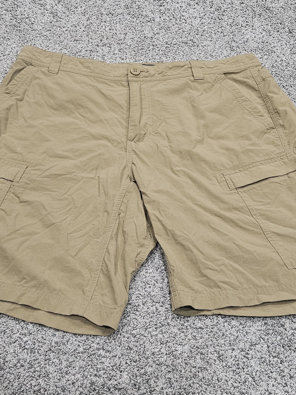 Men's Cargo Shorts in Khaki with Multiple Pockets